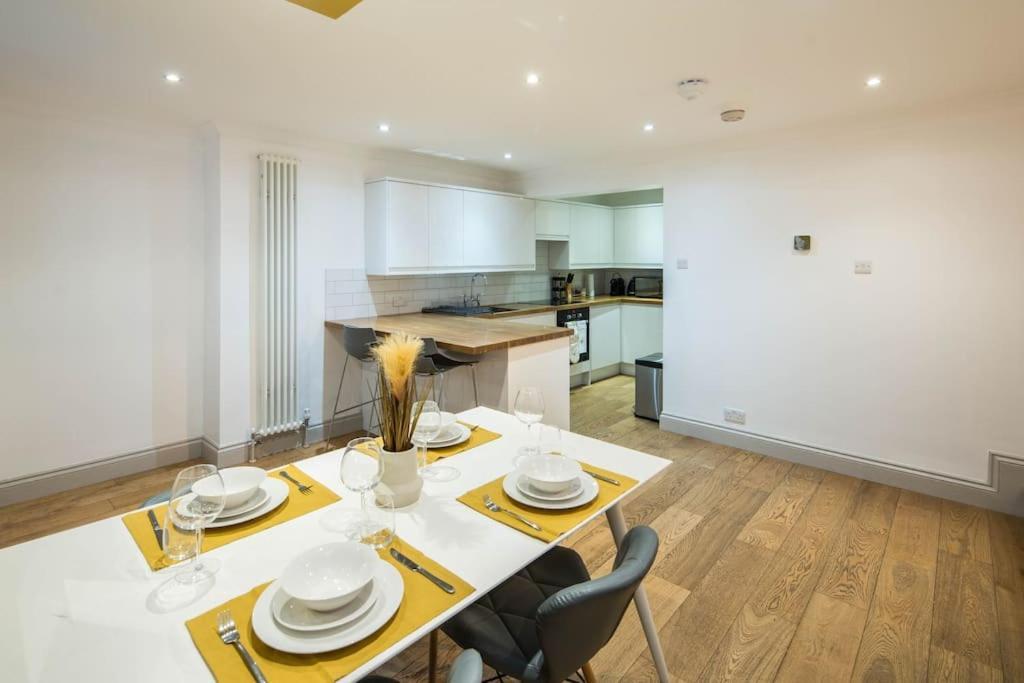 Superb Retreat Central Next Tube Apartment London Bagian luar foto