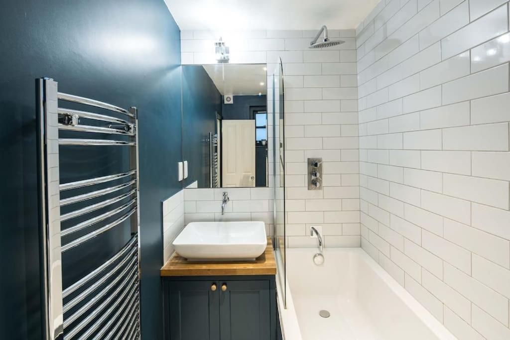 Superb Retreat Central Next Tube Apartment London Bagian luar foto