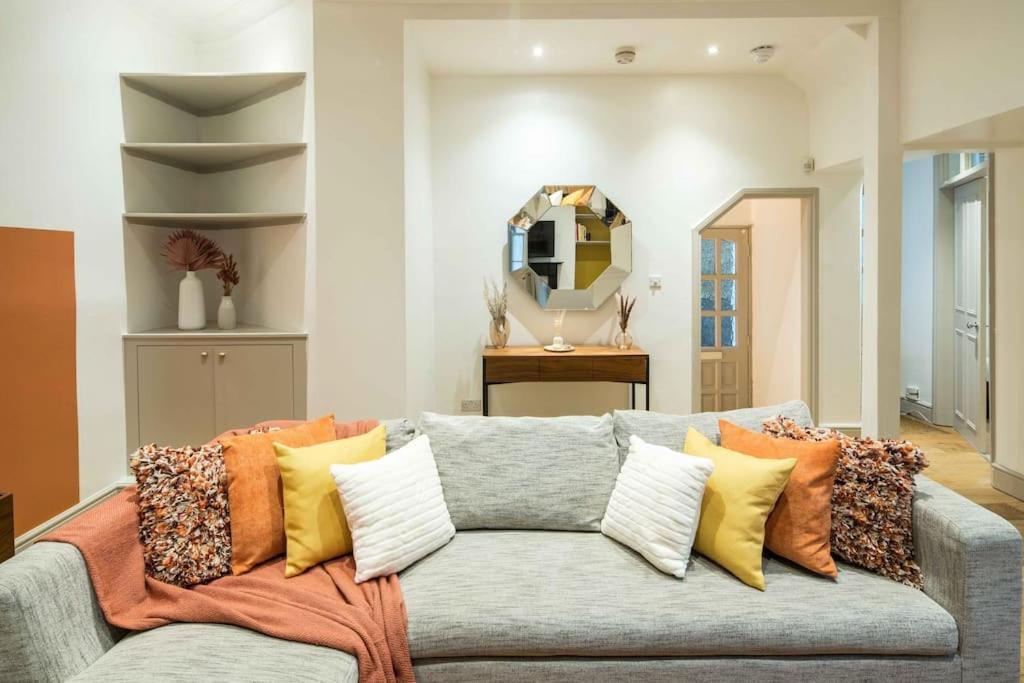 Superb Retreat Central Next Tube Apartment London Bagian luar foto