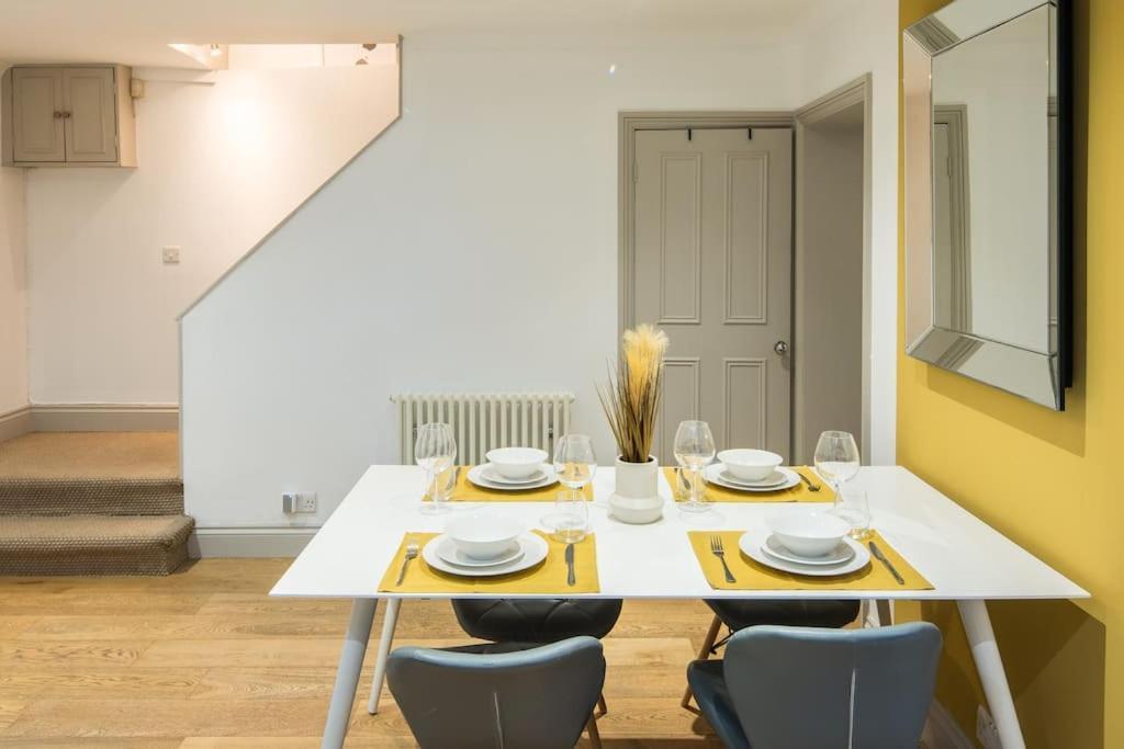 Superb Retreat Central Next Tube Apartment London Bagian luar foto
