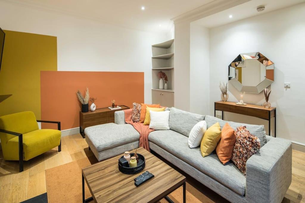 Superb Retreat Central Next Tube Apartment London Bagian luar foto